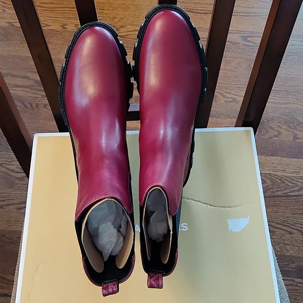 Michael Kors Ridley Chelsea boots-NEW